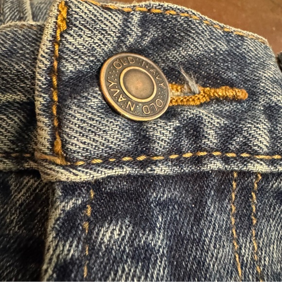 *FREE w/$10 Purchase - Old Navy Athletic Taper Jeans - Picture 5 of 9